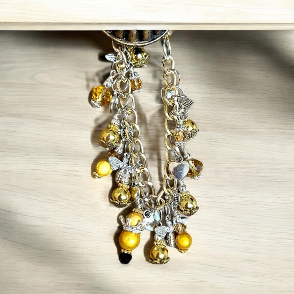 Queen Bee bracelet featuring honeybees & crowns on a fun chain Gorgeous bracelet - Picture 7 of 10